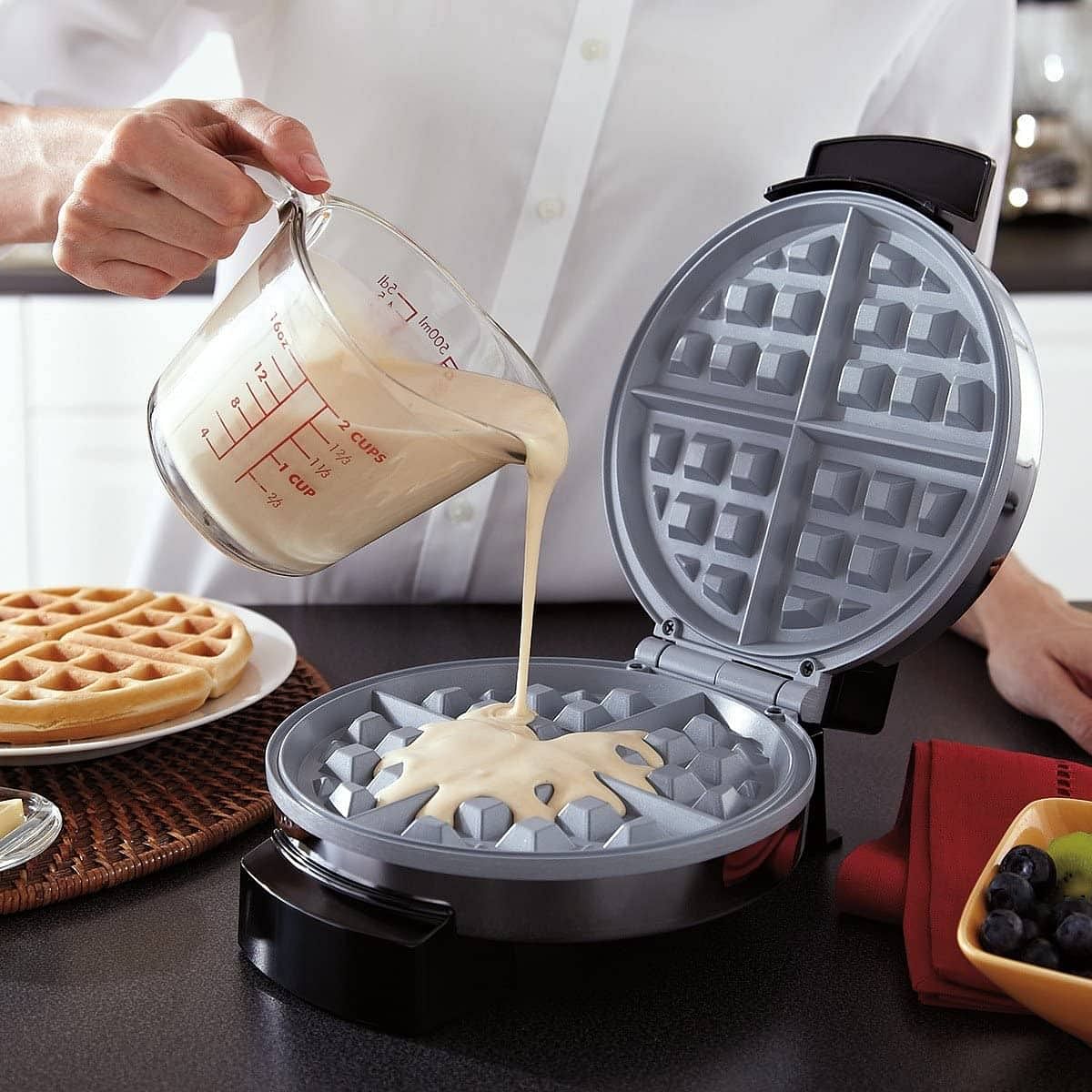 VCJ 8 inches Waffle Maker Indicator Light Non-stick coated Plates Adjustable Temperature Control 1000W Mini Round Waffle Iron with Anti-overflow Design 